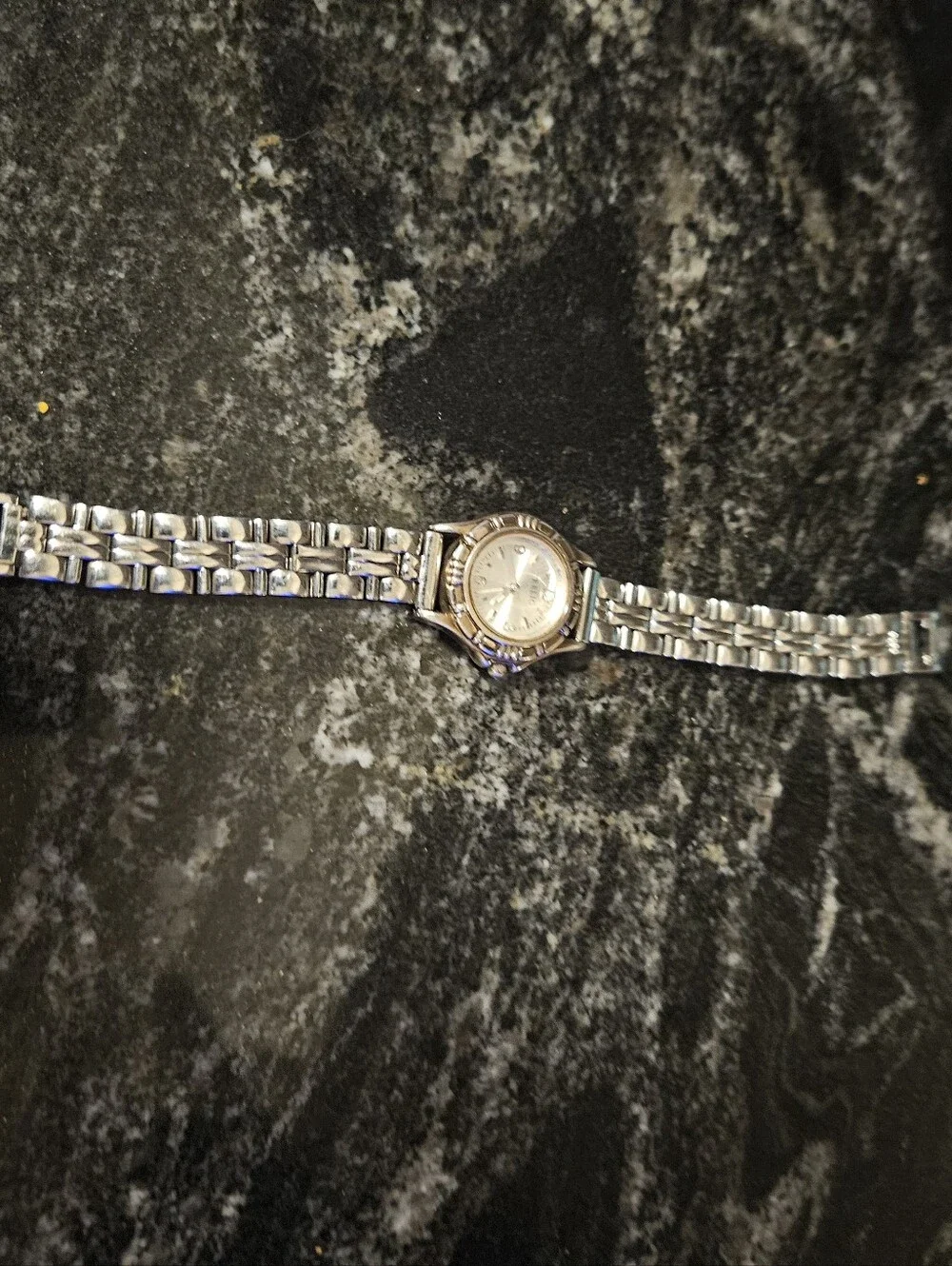 Relic by Fossil Women's Silver-Tone Link Bracelet Watch ZR-33507 - New Battery!